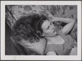 A208 - Lady Laying On Floral Couch Fanned Hair - Old/vintage Photo Snapshot