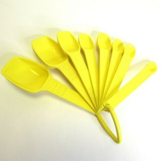 Tupperware Measuring Spoons Yellow Set of 8 With Ring Retro Vintage 3