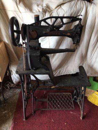 Antique Singer Industrial 29 - 4 Cobbler Leather Treadle Sewing Machine 2