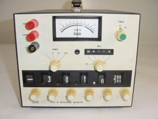 Vintage Fluke 895A DC Differential Electrical Voltmeter 1 - 1000 TVM Multi - Range 3