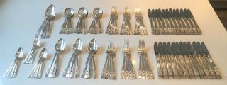 Hampton Court Pattern Oneida Community Silver Plated 88 Piece Set Of Cutlery