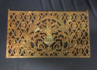 Unique Antique Cast Iron Grate With Urn Design.  M3