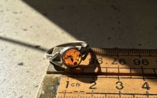 A Vintage Silver And Amber Ring 3