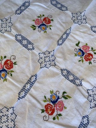 Lovely Vintage Floral Hand Embroidered Linen Tablecloth 40 X 40 "