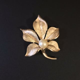 Vintage Crown Trifari Gold Tone Matte & Shiny Leaf With Faux Pearl Brooch Pin