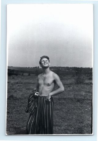 Vintage Photo Shirtless Muscle Man Hairy Chest Beefcake Gay Int M04