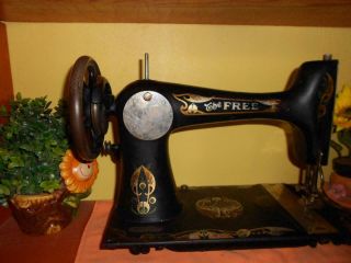 BEATIFULLY DECORATED ANTIQUE VINTAGE CO SEWING MACHINE 5 CO Est 1895 - 1953 2