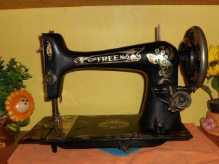 BEATIFULLY DECORATED ANTIQUE VINTAGE CO SEWING MACHINE 5 CO Est 1895 - 1953 3