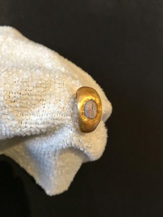 ROMAN GOLD RING WITH HIPPOCAMPUS INTAGLIO 1st - 3rd Century AD 2