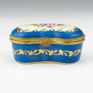 Vintage Limoges Paris Porcelain - Hand Painted & Gilded Pill Box - 2