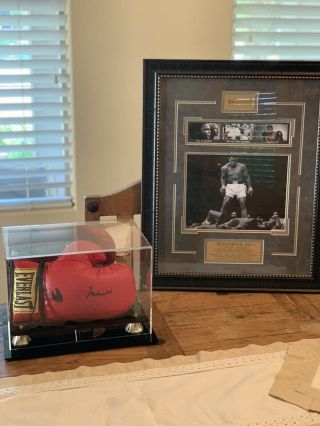 Muhammad Ali Signed Autographed Boxing Glove.  Includes Picture Make Offer