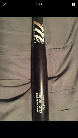 Gleyber Torres York Yankees Game (cracked) Bat