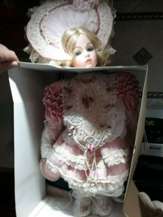 World Gallery Patricia Loveless " Pamela " Porcelain Doll Collectible - Pre - Ownd