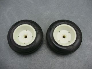 Vintage Team Associated 7871 Narrow Ribbed Front Tires & 3 - Piece Wheel Set