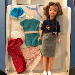 Vintage 1960’s Tammy Doll W/extras And Miss Suzette Carrying Case