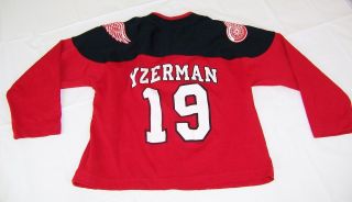 Steve Yzerman Vintage Detroit Red Wings Hockey Jersey.  Kids Size 7