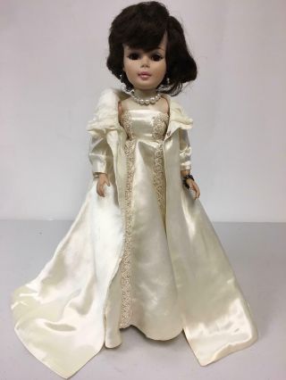 Vintage 20 " Madame Alexander Jacqueline Kennedy Doll In Inaugural Gown