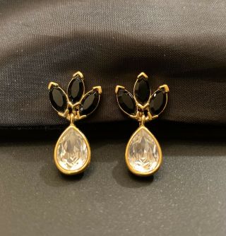Vintage Trifari Tm Gold Tone Black & Clear Rhinestone Dangle Clip Earrings