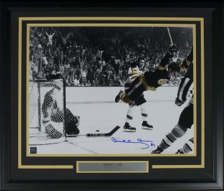 Bobby Orr Signed Framed Boston Bruins 16x20 Flying Goal Spotlight Photo Gnr