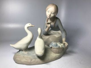 Vintage Lladro Porcelain Figurine 4849 Feeding The Ducks