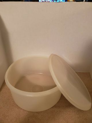 Tupperware 256 - 4 Large Container With Lid Seal Vintage Sheer 12 " Round Usa