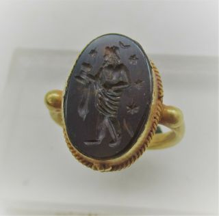 SCARCE ANCIENT ROMAN HIGH CARAT GOLD RING AGATE INTAGLIO RULER HOLDING CHALICE 2