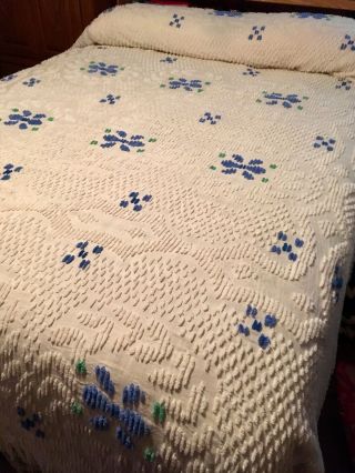 Vintage Chenille Bedspread White W/blue Floral Queen Or King