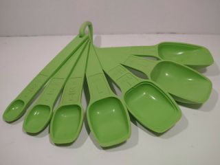 Vintage Tupperware Measuring Spoons 7 Pc Set Apple Green Complete On Ring
