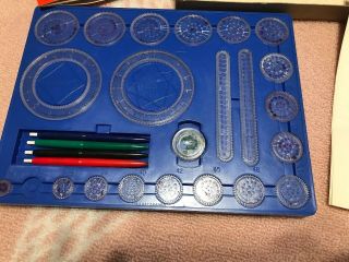 VINTAGE KENNER ' S SPIROGRAPH 401 - W/PENS,  BASEBOARD PINS & BLUE TRAY WHEELS 3