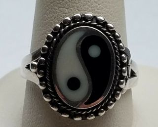 Vintage Yin Yang Black & White Symbol Sterling Silver Poison Ring 8 Grams Size 9