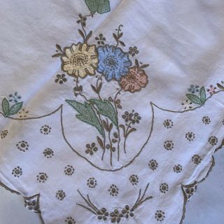Lovely Vintage Floral Hand Embroidered Linen Tablecloth 39 X 39 "