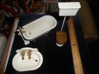 Dollhouse Artisan Bodo Hennig 4 - Pc Bathroom 1:12 Scale
