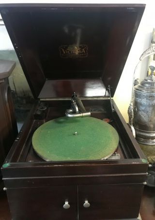 Antique Victrola Phonograph