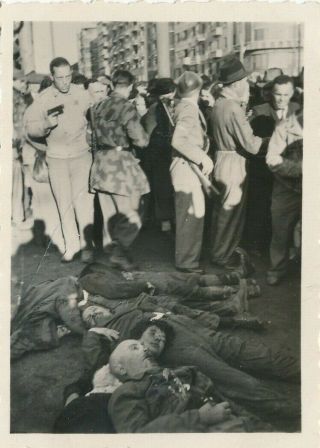 N28 Vintage Photo 2.  5x3.  5 Mussolini Hanging Dead Bodies Public Execution 6