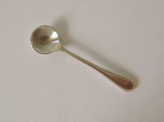 A Vintage Sterling Silver Small Salt Spoon Birmingham 1930 5.  8 Cms