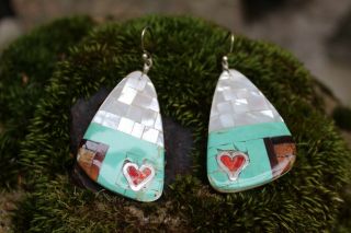 Vintage Santo Domingo Kewa Pueblo Native American Inlay Earrings Heart Shell