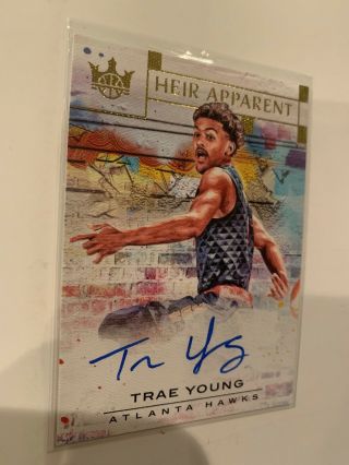 2018 - 19 NBA Court Kings Heir Apparent Rookie On Card Auto Trae Young /199 Hawks 3