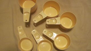 Vintage Tupperware Beige - Creme Complete Set Of 6 Measuring Cups
