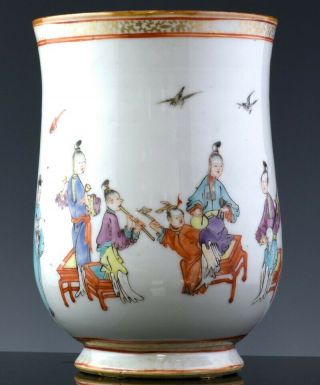 LARGE c1780 CHINESE QIANLONG FAMILLE ROSE IMPERIAL FIGURES ALE TANKARD CUP MUG 2