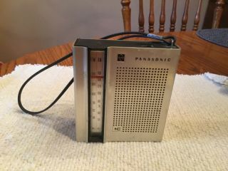 Vintage Panasonic RF - 550 AM/FM Pocket Radio 2