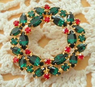 Vtg Christmas Wreath Brooch Red Green Rhinestones Gold Holly & Berries Pin 1.  5 "
