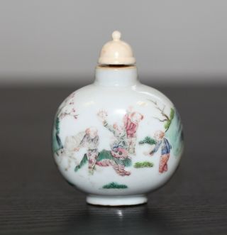 Antique Chinese Enamelled Porcelain Snuff Bottle,  Qing Dynasty 19th Century Rare