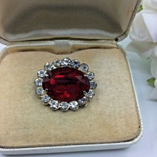 Vintage Jewellery Ruby Red Crystal & Clear Rhinestone Gold Tone Oval Brooch Pin