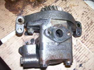 VINTAGE OLIVER 55 GAS TRACTOR - HYDRAULIC PUMP & GEAR ASSEMBLY 3