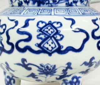 E053: Chinese unusual shaped pot of blue - and - white porcelain of good zaffer tone 3