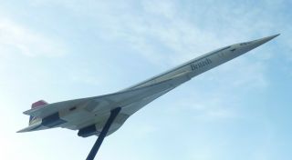 Plastic Model Of Concorde,  “british”,  On Black Stand – 25 Cm (9¾”) Long