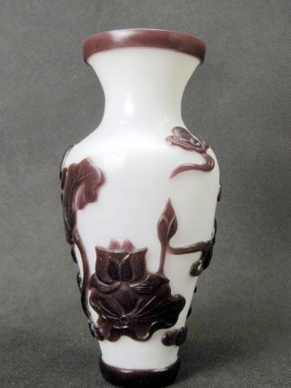 Chinese Mandarin Duck Lotus Flower Carved Peking Overlay Glass Vase 2