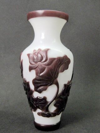 Chinese Mandarin Duck Lotus Flower Carved Peking Overlay Glass Vase 3