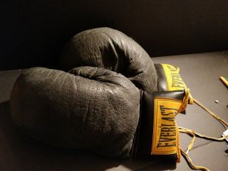 Vintage Leather Everlast Boxing Gloves 14 Ounce Set Also Great Decor Black