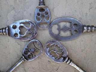 Five Rare 17th Century Wrought Iron Keys With Pierced Bows & Flared Bits